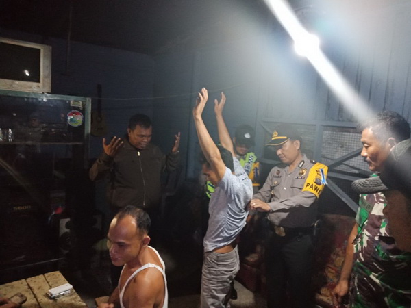 Polsek Bangkinang Barat Razia Tempat Bilyard dan Tuak